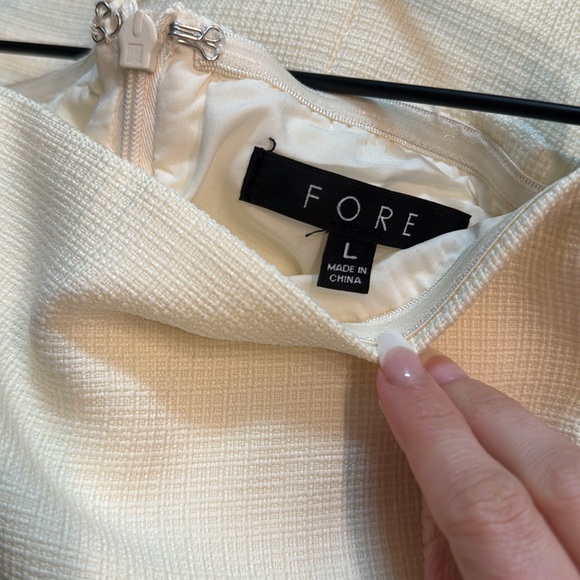 These Three Boutique Linen Ivory Strapless Top Medium - Picture 7 of 14